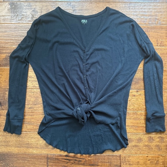 Able Clothing FashionABLE Julia Anywhere Button Up Top, Small - Picture 3 of 13